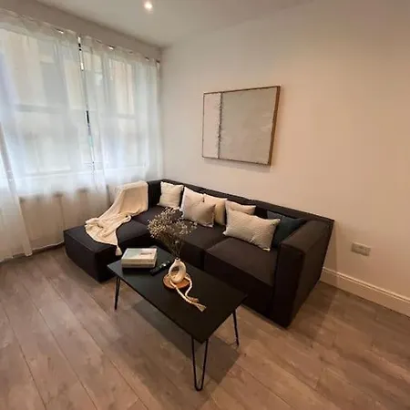 Apartment 30 Mins From Central London Uxbridge Exterior photo