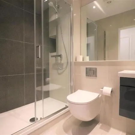 Apartment 30 Mins From Central London Uxbridge Exterior photo