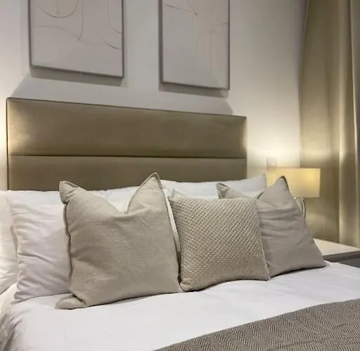 Apartment 30 Mins From Central London