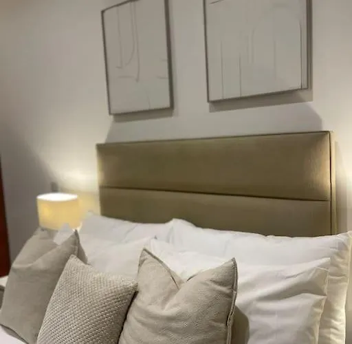 Apartment 30 Mins From Central London