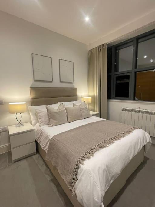 30 Mins From London Apartment Uxbridge